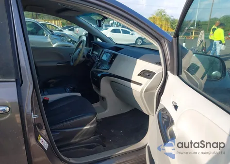 2014 Toyota Sienna Se 8 Passenger z USA, uszkodzony, nr VIN 5TDXK3DC9ES464181